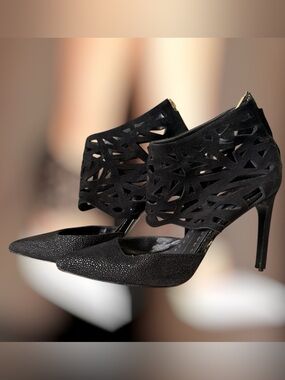 Dolce Vita Kadyn Cutout Pointed Toe Pumps | Black | Size 8